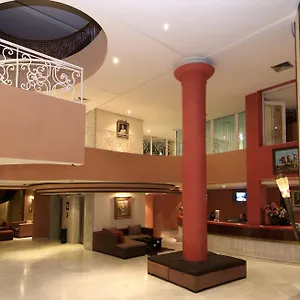 4* فندق Golden Tulip Tghat